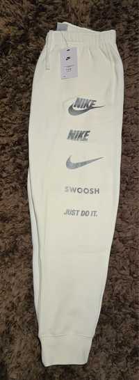 Pantaloni Nike Swoosh, originali