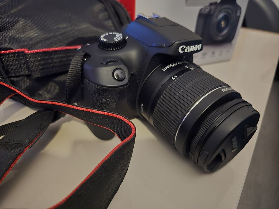 Canon EOS 4000D + obiectiv EF-S 18-55mm