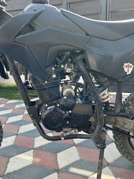 vand sau schimb cross kxd 150cc.