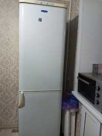 Продам холодильник за 10к верх работает морозильник не работает