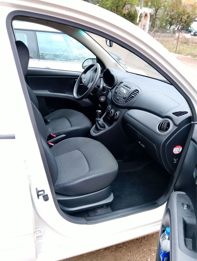Автомобил Hyundai i10