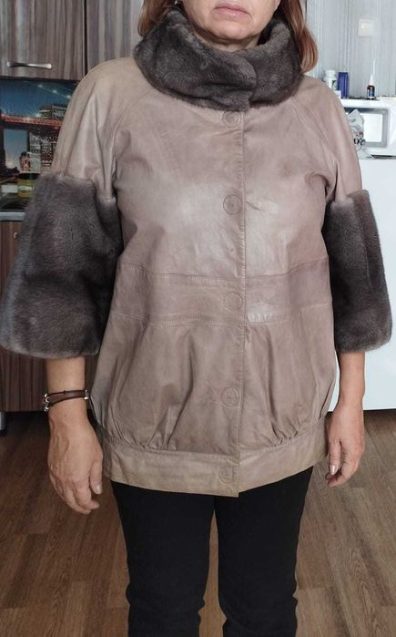 Продам женскую итальянскую кожаную куртку с норкой размер 46