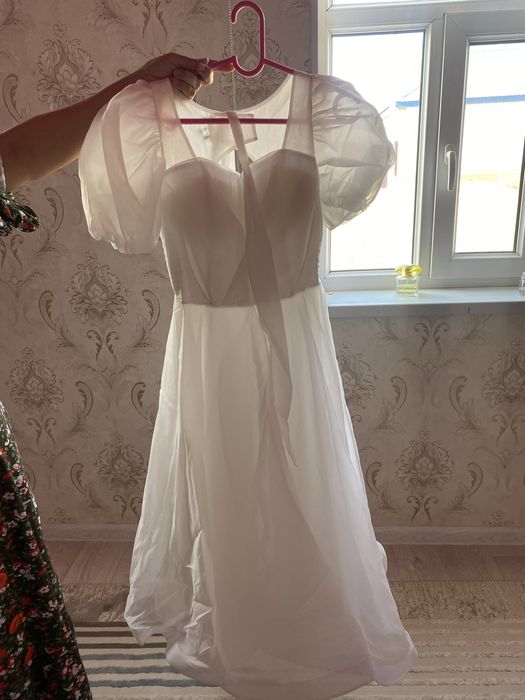 Ақ көйлек сатылады