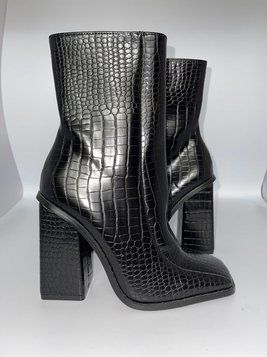 Public Desire Cizme negre de lac cu toc patrat marimea 36