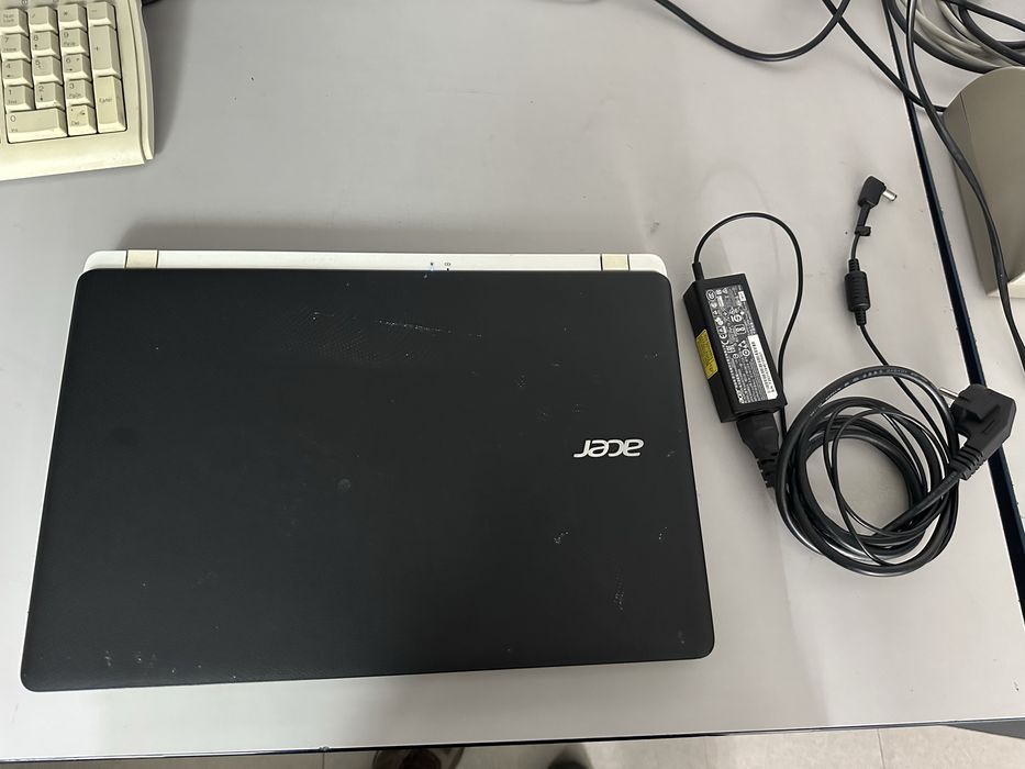 Laptop acer aspire es1-533
