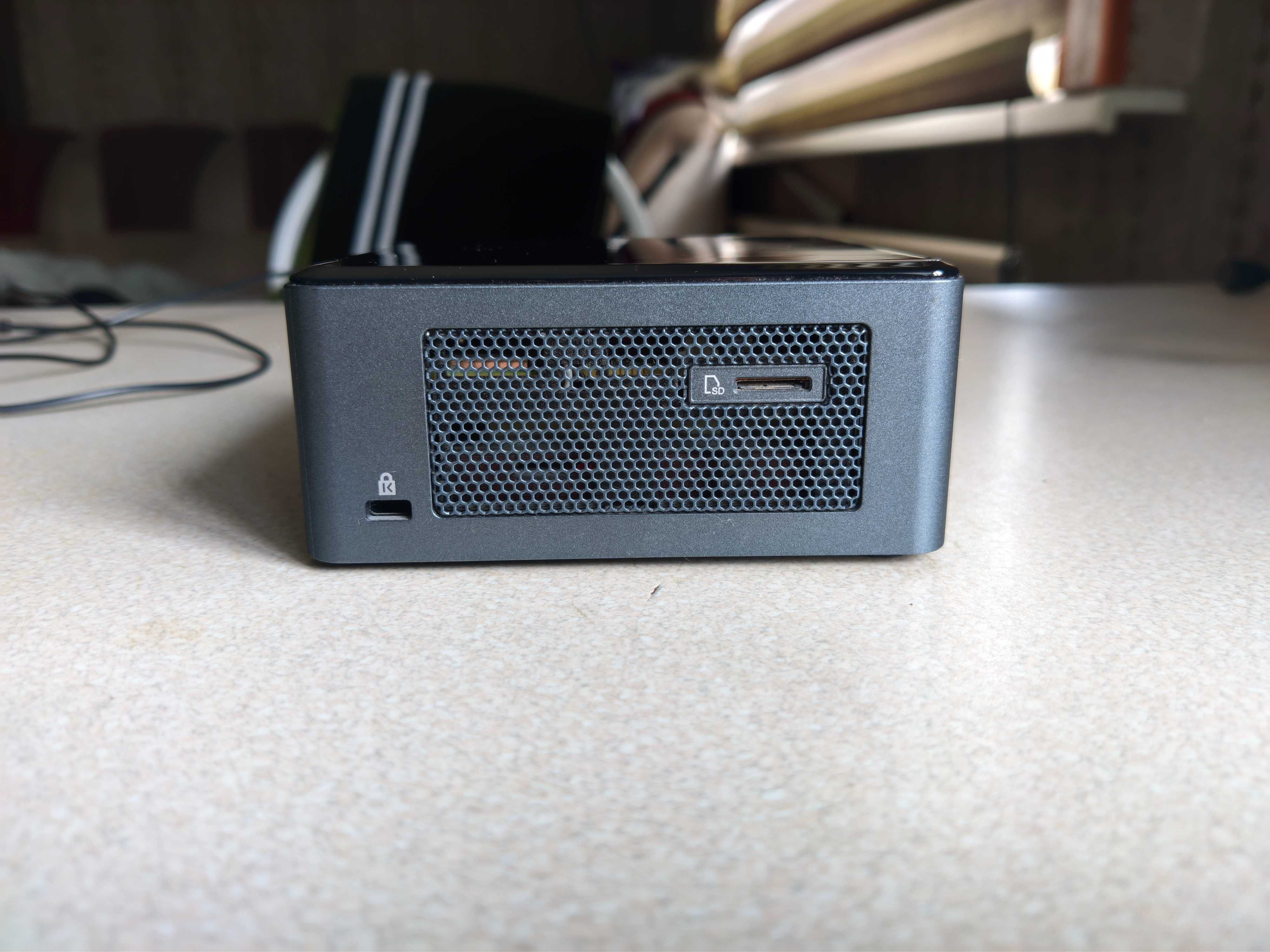 Мини-ПК Intel NUC (i3-8109U, M.2 SSD 256Gb, RAM 8Gb) BOXNUC8i3BEH2