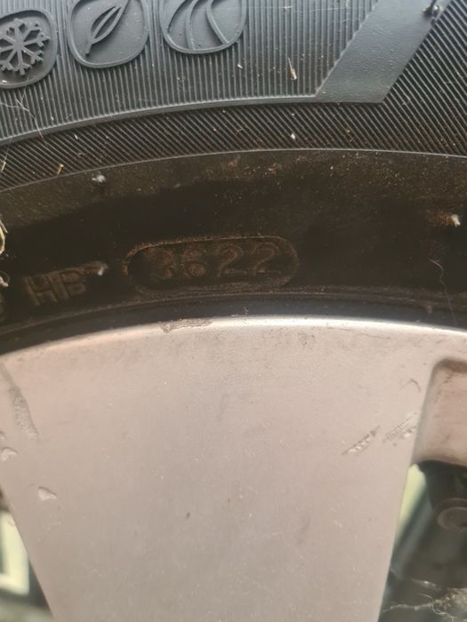 Roti Mercedes cu anvelope și senzori