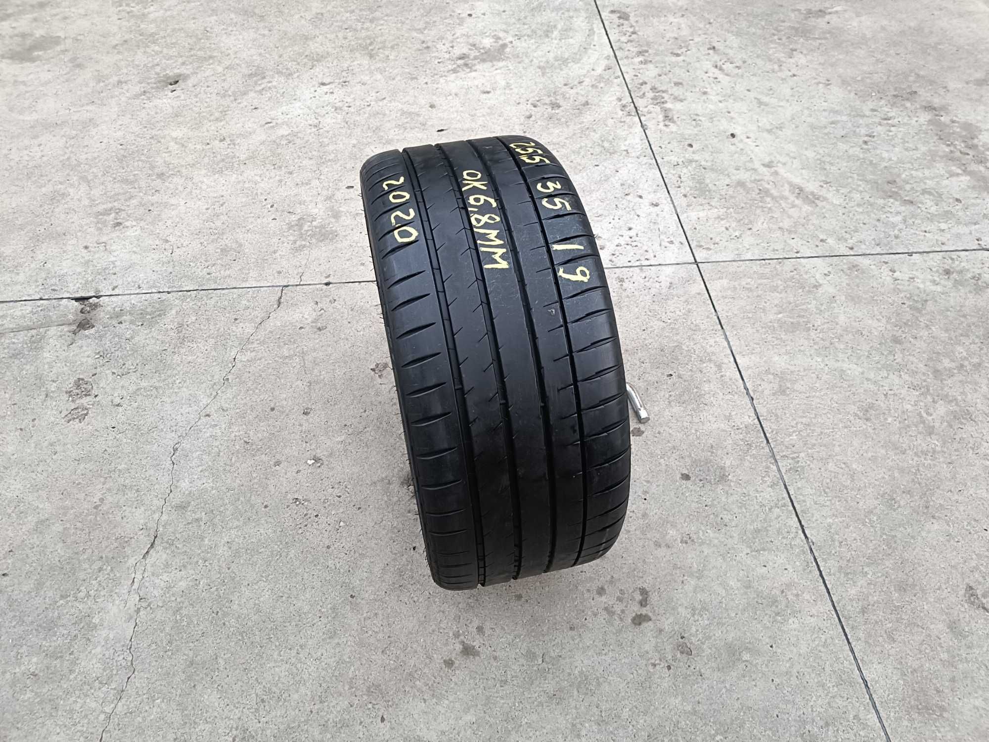 O anvelopa vara 255 35 19 michelin pilot sport 4S profil de 6,8 mm