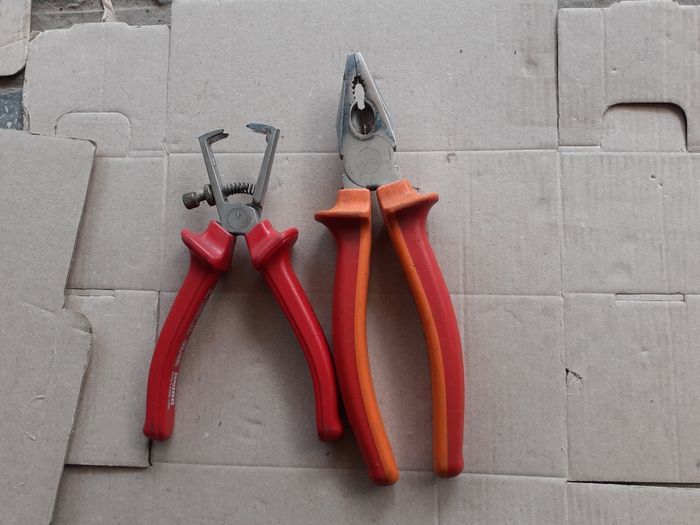 Cleștei Patent și Clește Dezizolat Unior 1000v italia