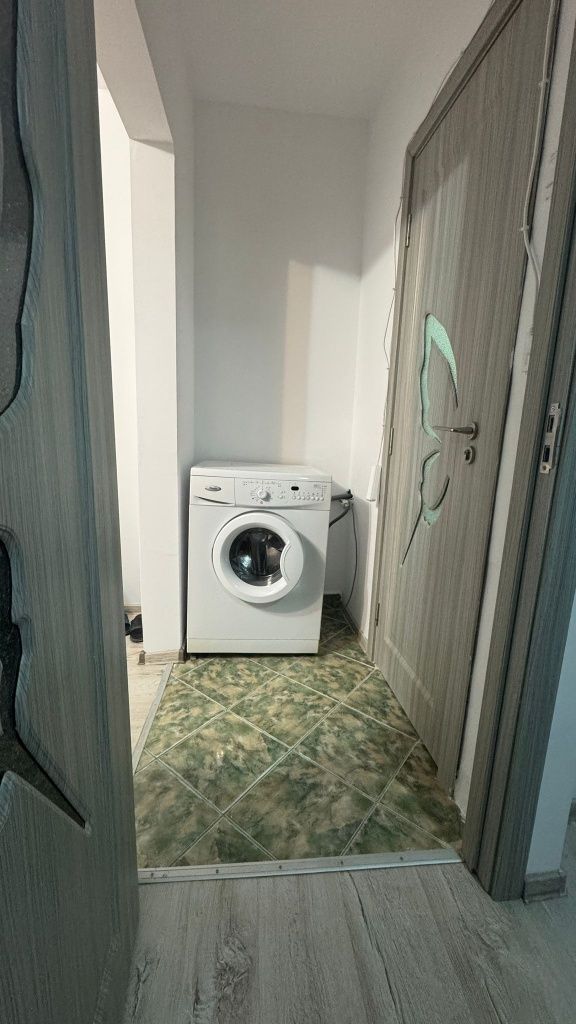 Apartament 2 camere semidecomandat de închiriat