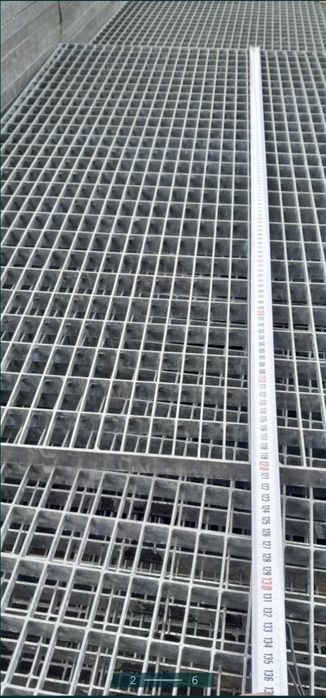Gretare zincate și trepte zincate 267