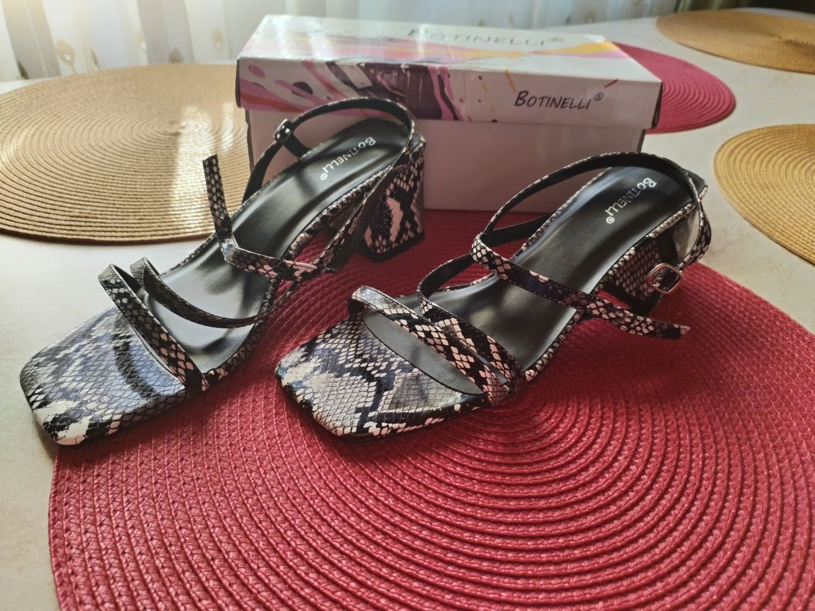 Sandale imitatie sarpe 40