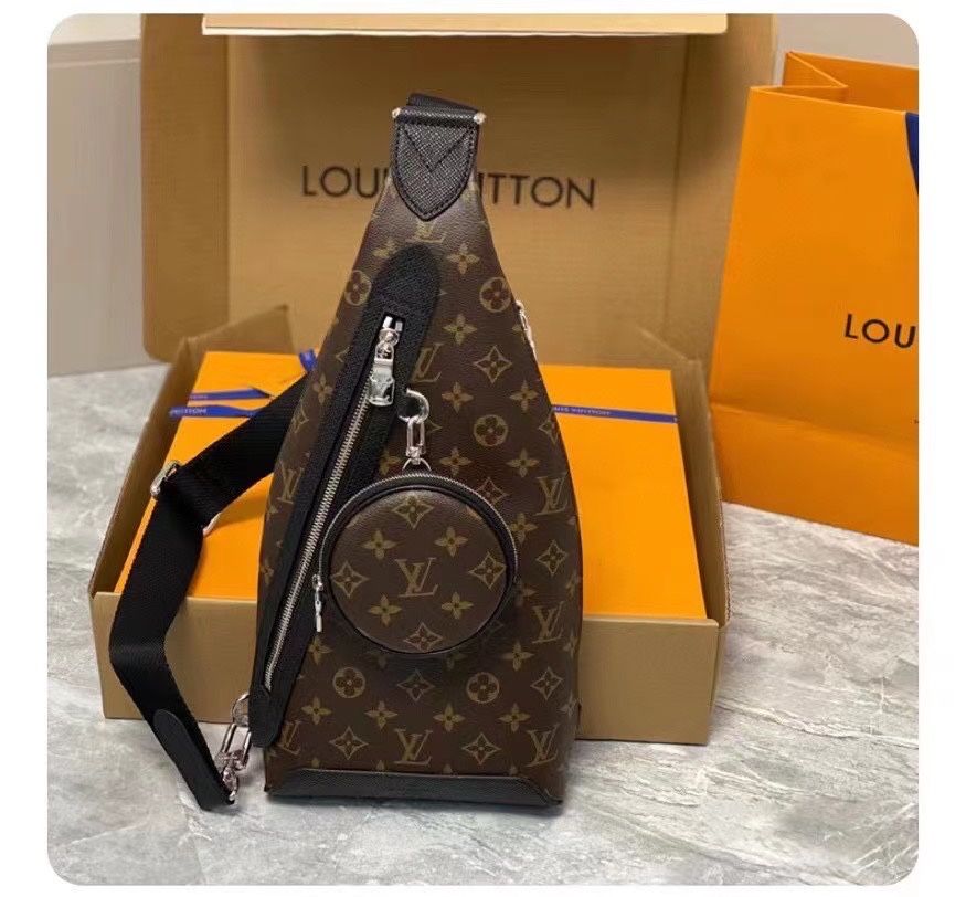 Чанта ,еднорамка,сак Louis Vuitton от естествена кожа