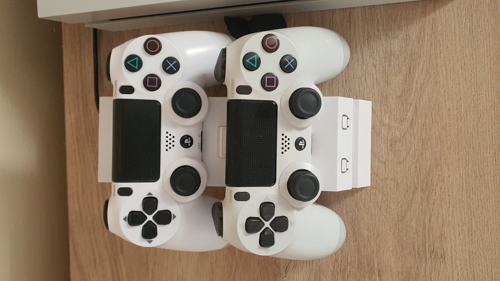 PlayStation 4 500g бял