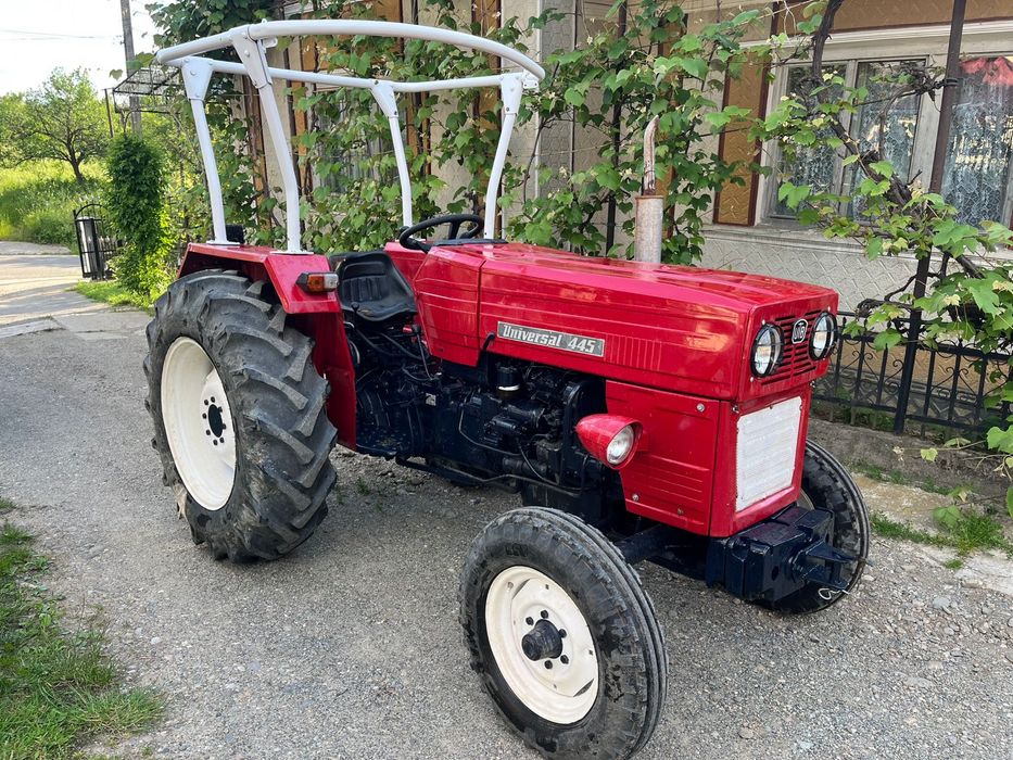 Tractor universal 445