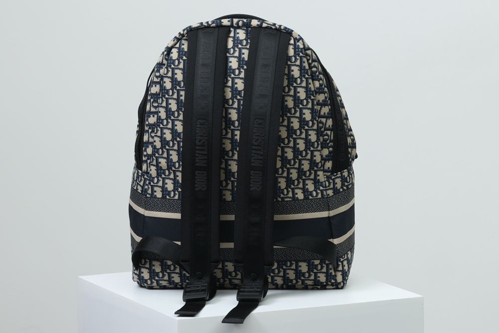 Rucsac Christian Dior, tip apremium