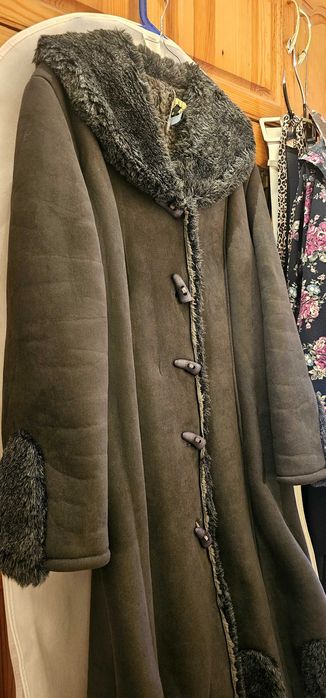 Продавам кожух от агнешка кожа