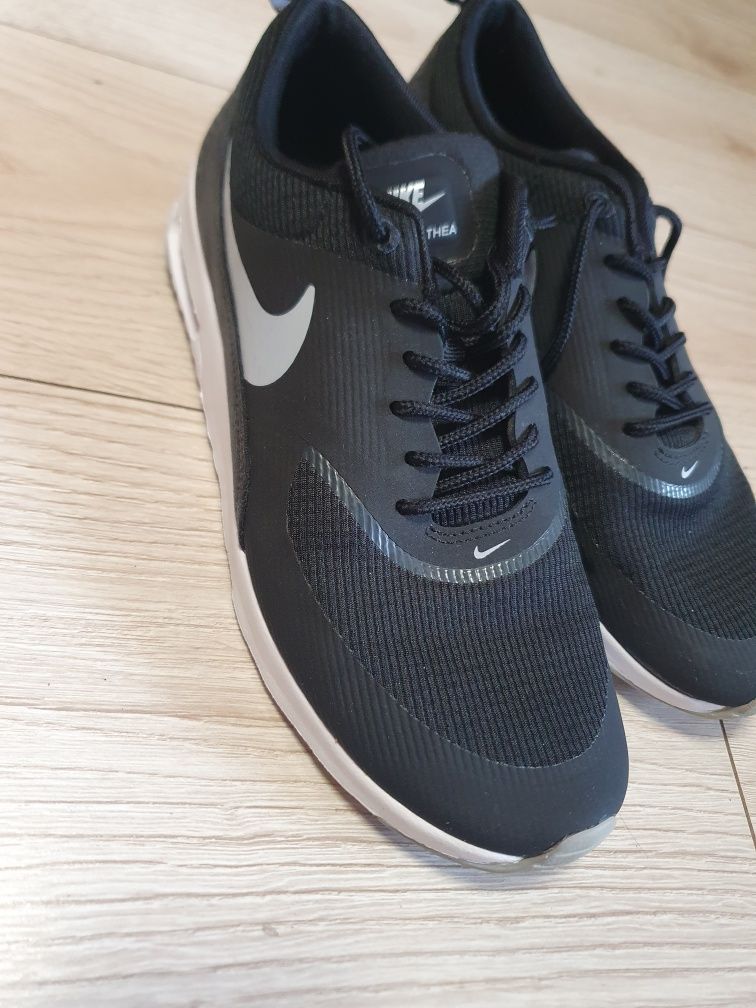 Nike thea оригинални