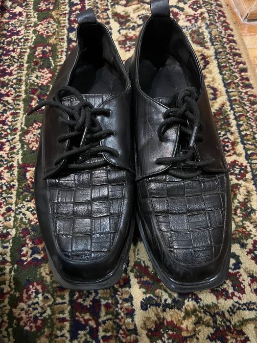 Klassik oyoq kiyim ayollar uchun