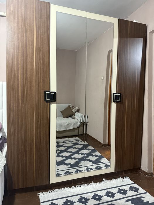 Продаю Шкаф с зеркалами, тёмный орех