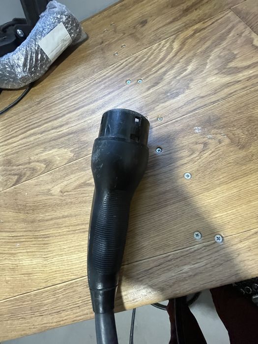 Тесла зарядна станиция Tesla wall box. Ел зарядна станция Tape 2