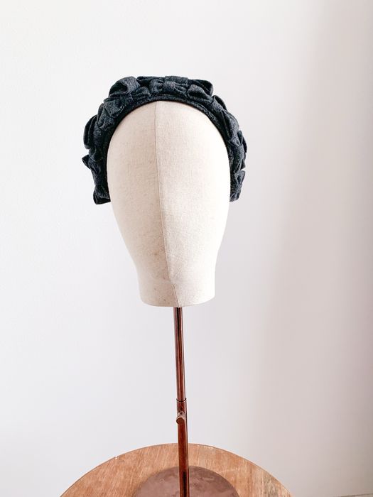 Coronita funde din lana upcycled, model unicat, realizata manual