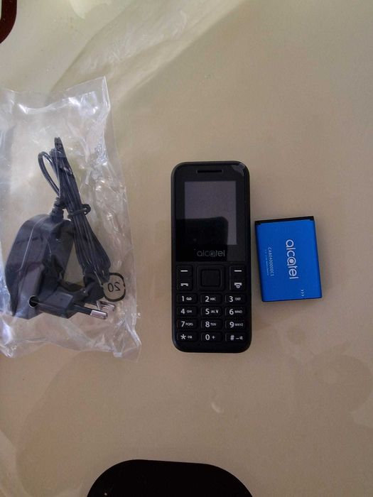 Telefon mobil clasic Alcatel 1066D