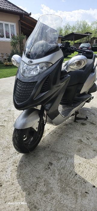 Scuter marca Kymco