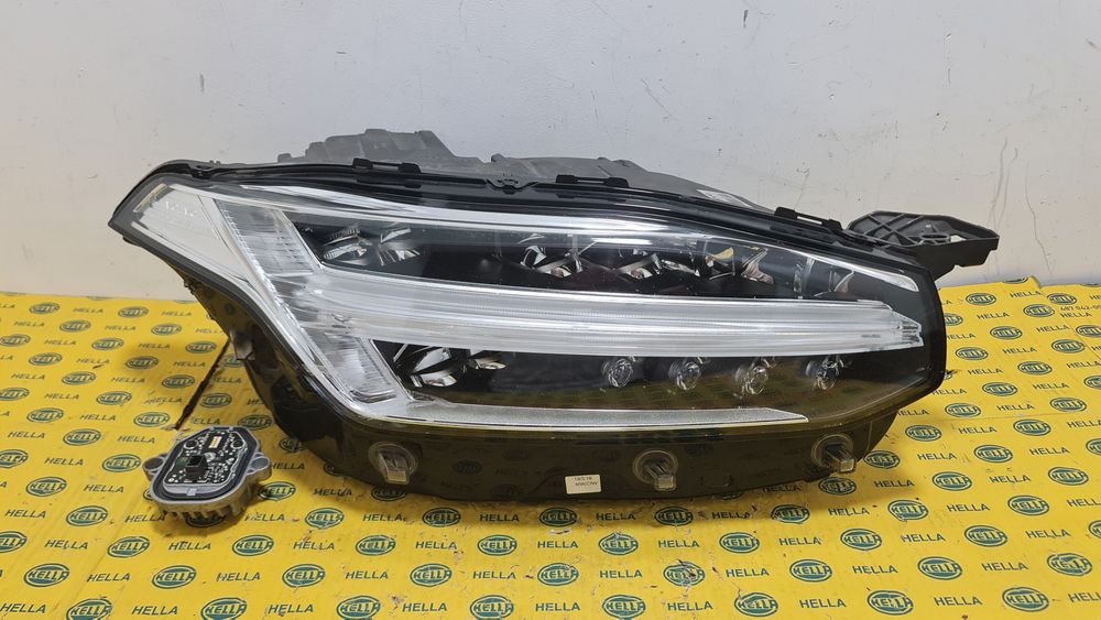 Far dreapta full led active Volvo XC90 II 31446688 modul