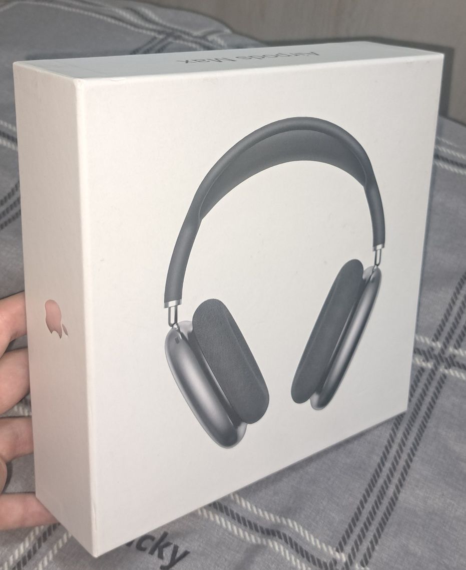 AirPods Max with Smart Case