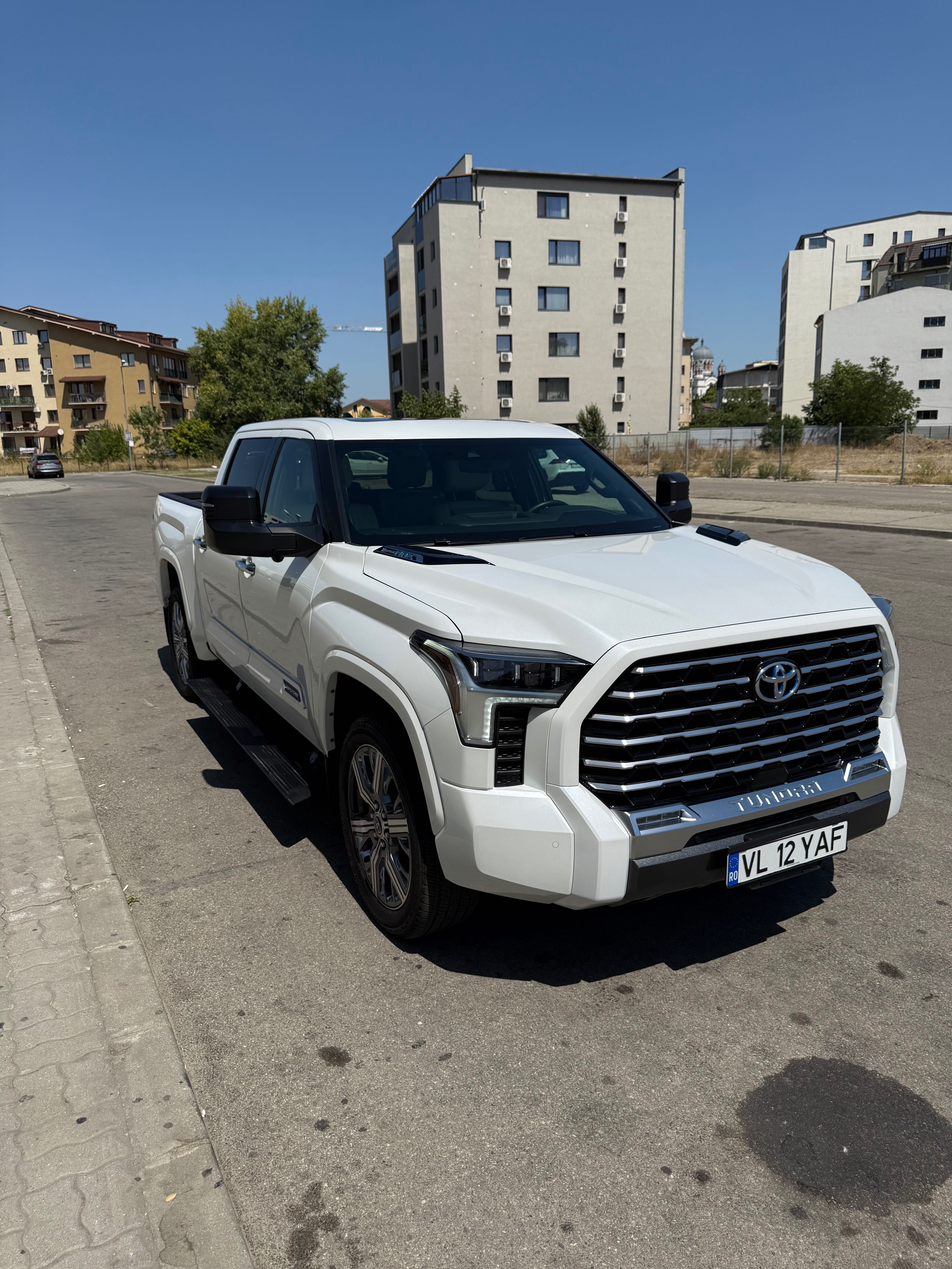 Toyota Tundra Capstone 2023 – Alb Imaculat
hibrid i-FORCE MAX 437 CP