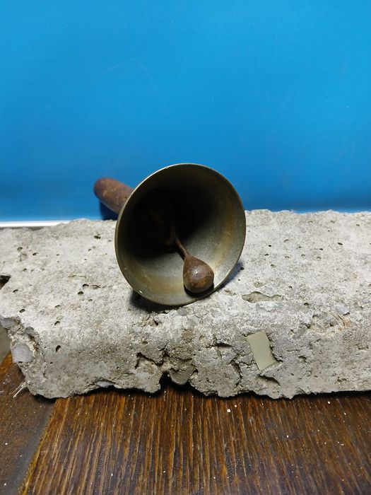 Стар звънец на господаря.