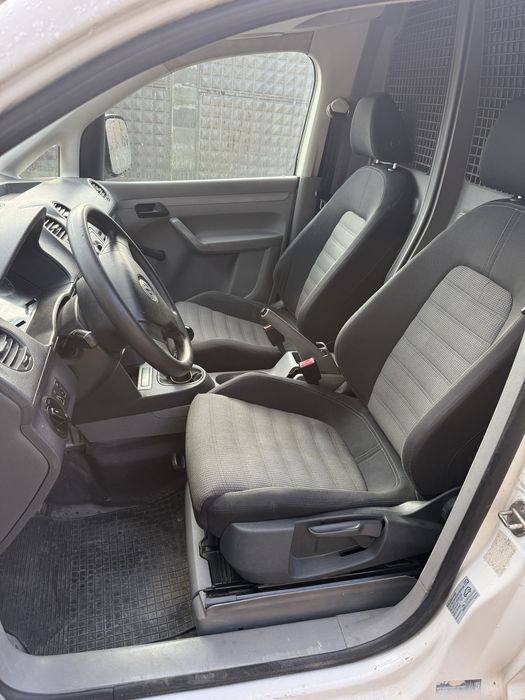 Продавам vw caddy на части 2,0 ecofuel