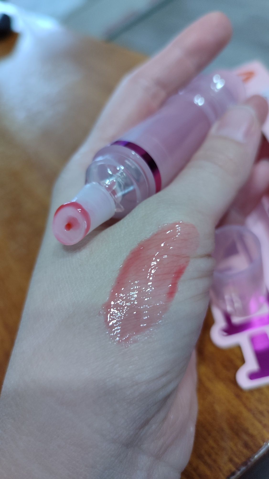 Блеск для губ (plump & pout)
