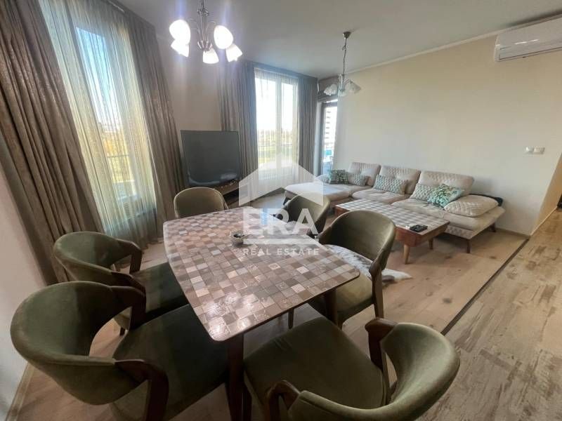 Тристаен обзаведен апартамент за продажба, в затворен тип комплекс Вар