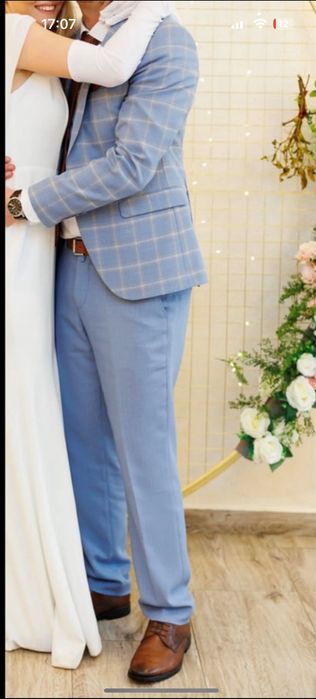 Costum albastru bărbătesc