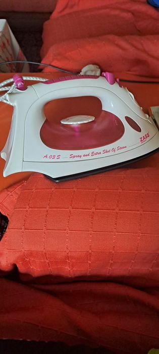 Fier de calcat cu aburi ZASS