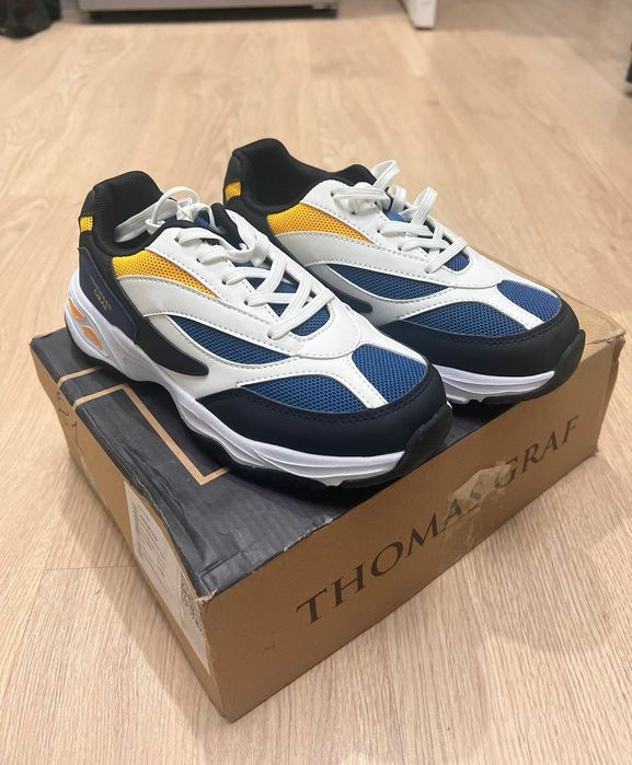 Кроссовки женские/подростковые, 33 размер