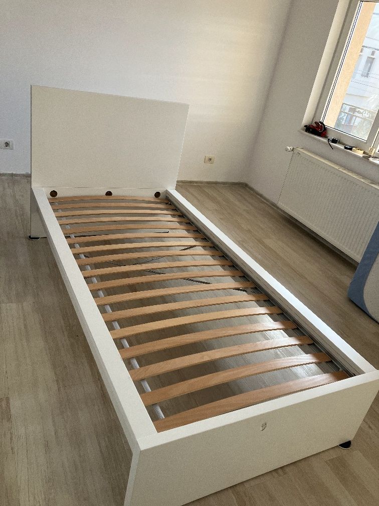 Pat cadru inalt, somiera, saltea, 2 cutii depozitare ikea 90×200