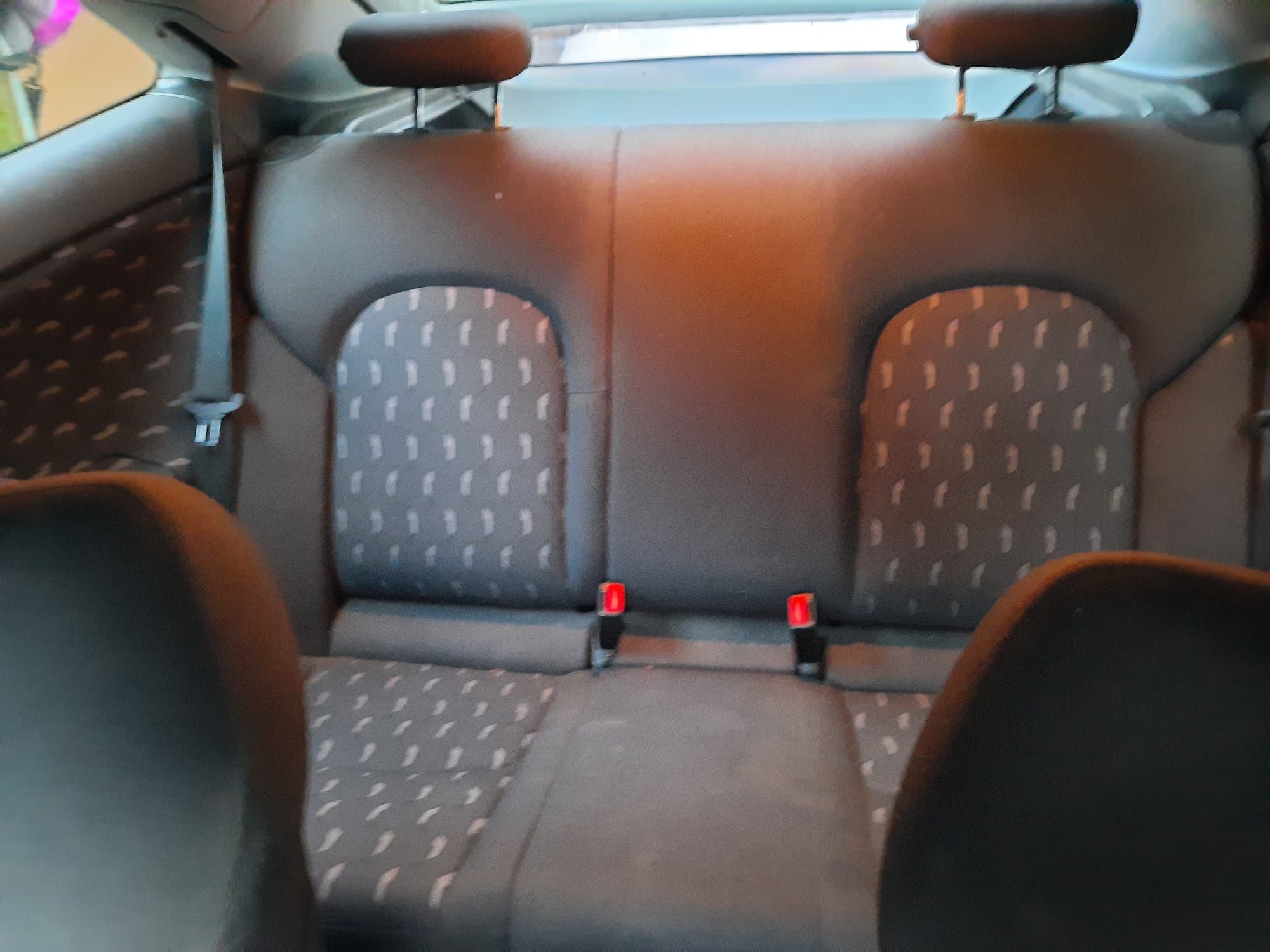 Vând Mercedes C-Class