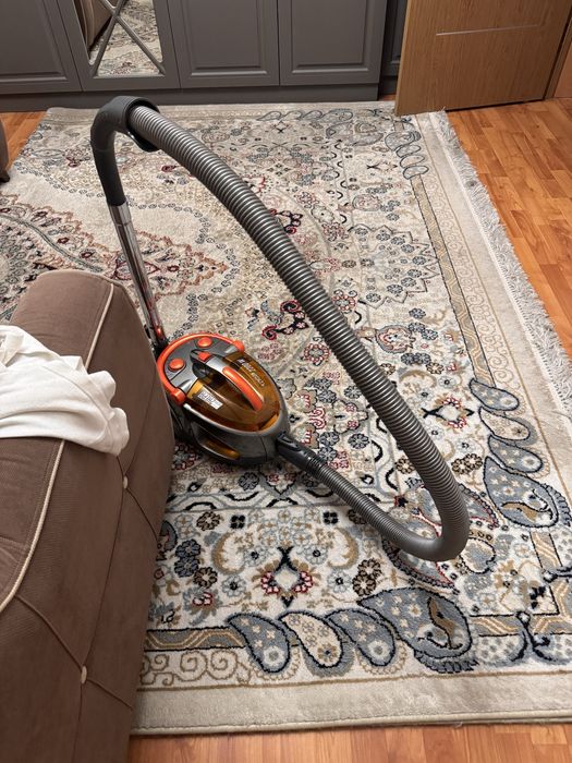 Продам ковер вместе с пылесосом