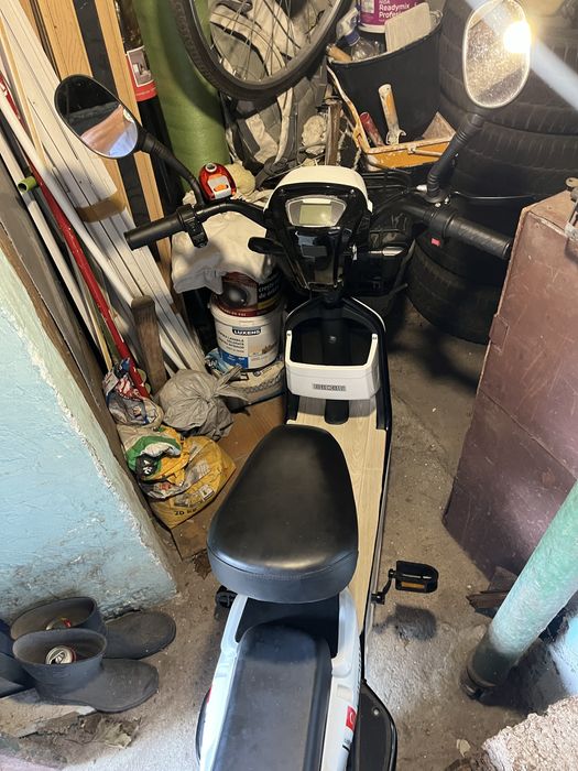 Scuter electric fara permis