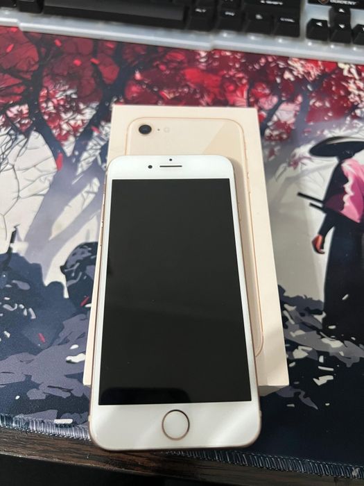 Продам Айфон 8 в идеальном состоянии