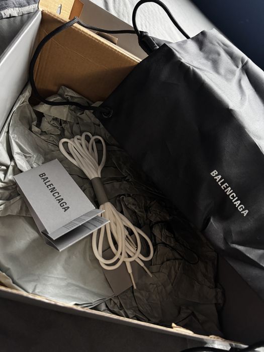 Balenciaga Defender/Bouncer 42