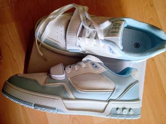 Vand pantofi sport culoare : Alb cu bleu, Polonia