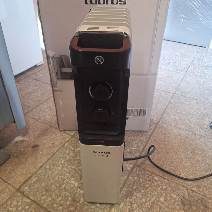 Ел. Радиатори за отопление два размера 1500W и 2500W нови в кашон