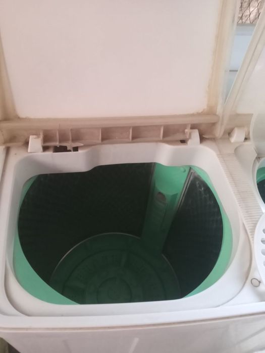 Kir yuvish mashinasi Pol automat holati yaxshi ishlaydi kiymni qurutad