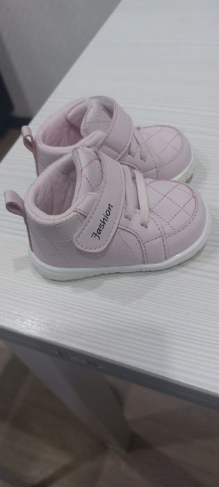 Продам демисизонную обувь