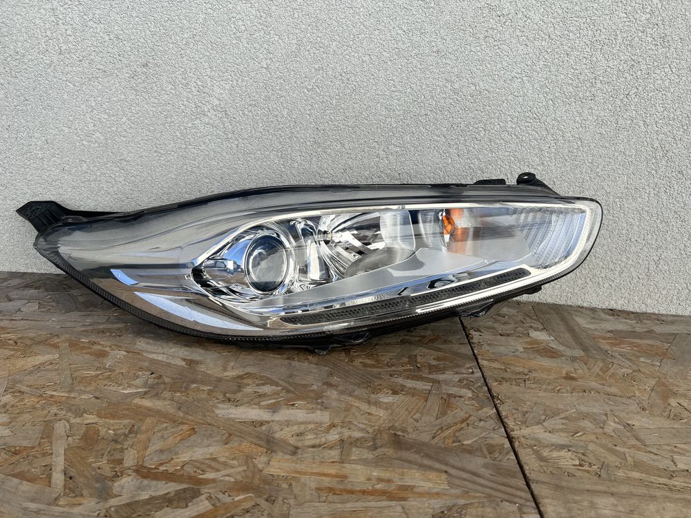 Far dreapta Ford Fiesta mk7 2015 | 2016 | 2017 lupa si led Original