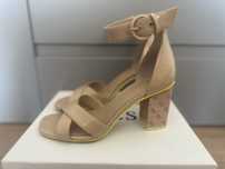 Сандали на ток Guess